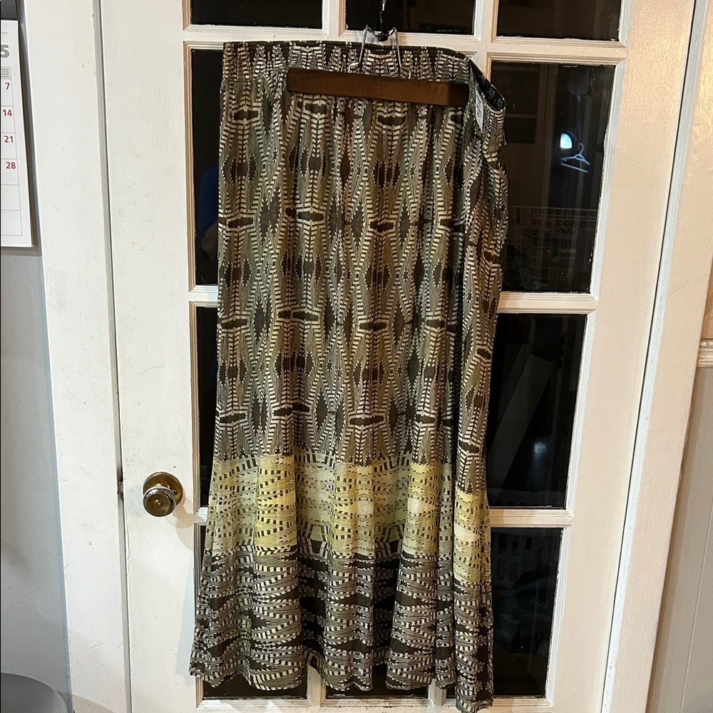 595.  Elegant Patterned Skirt in Black and Yellow